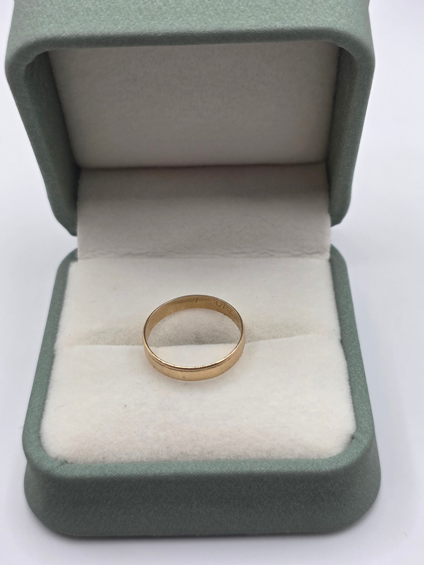 9ct gold band ring