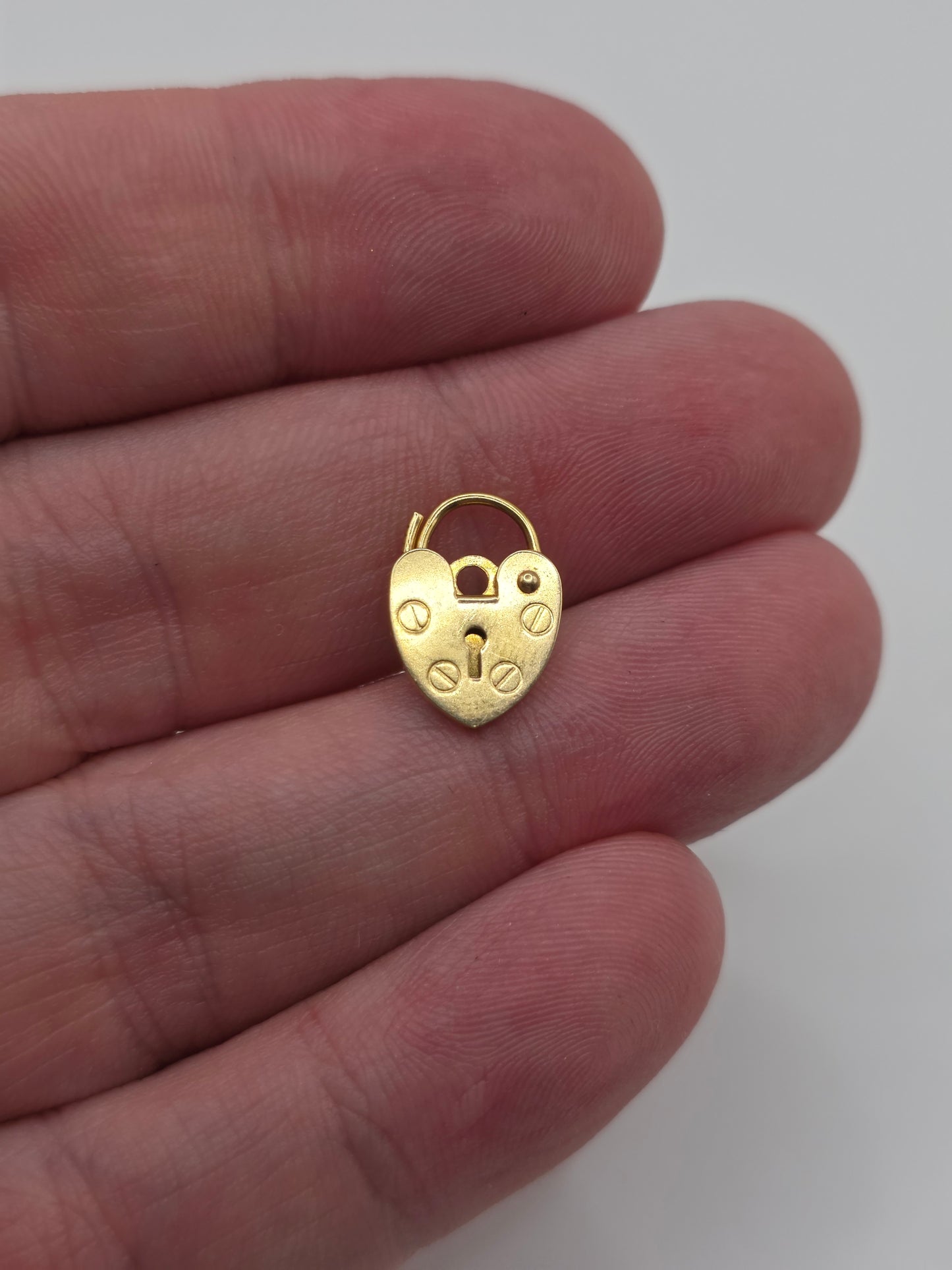 9ct gold padlock 69