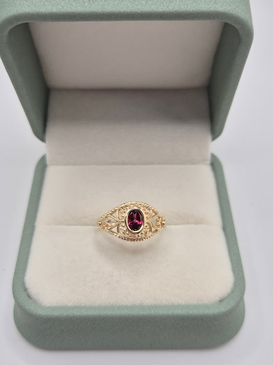9ct gold pink topaz ring