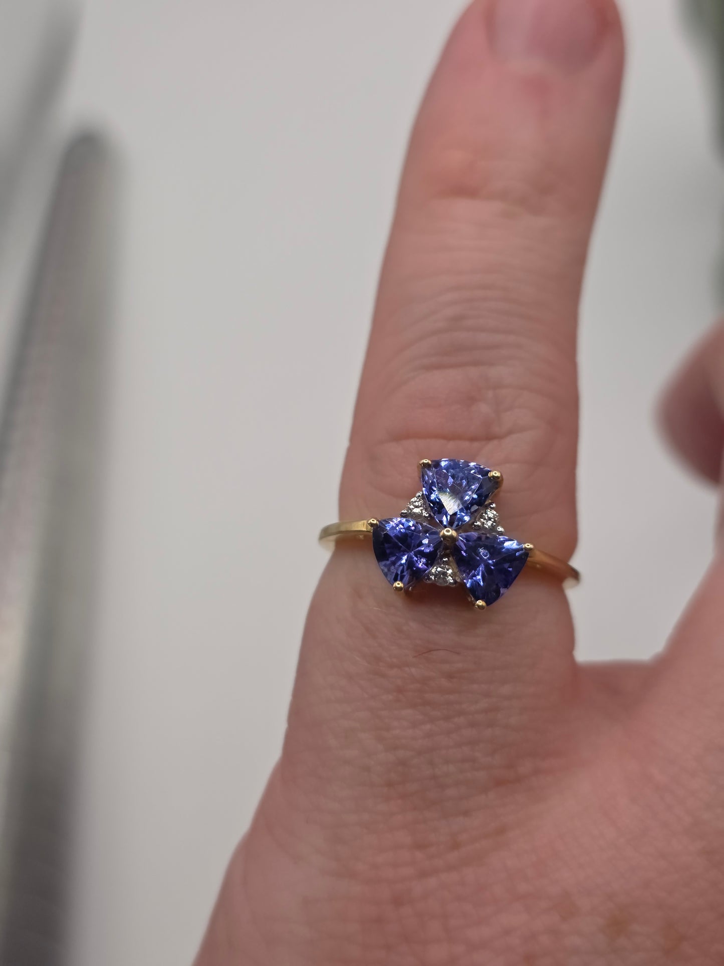9ct gold tanzanite and zircon ring