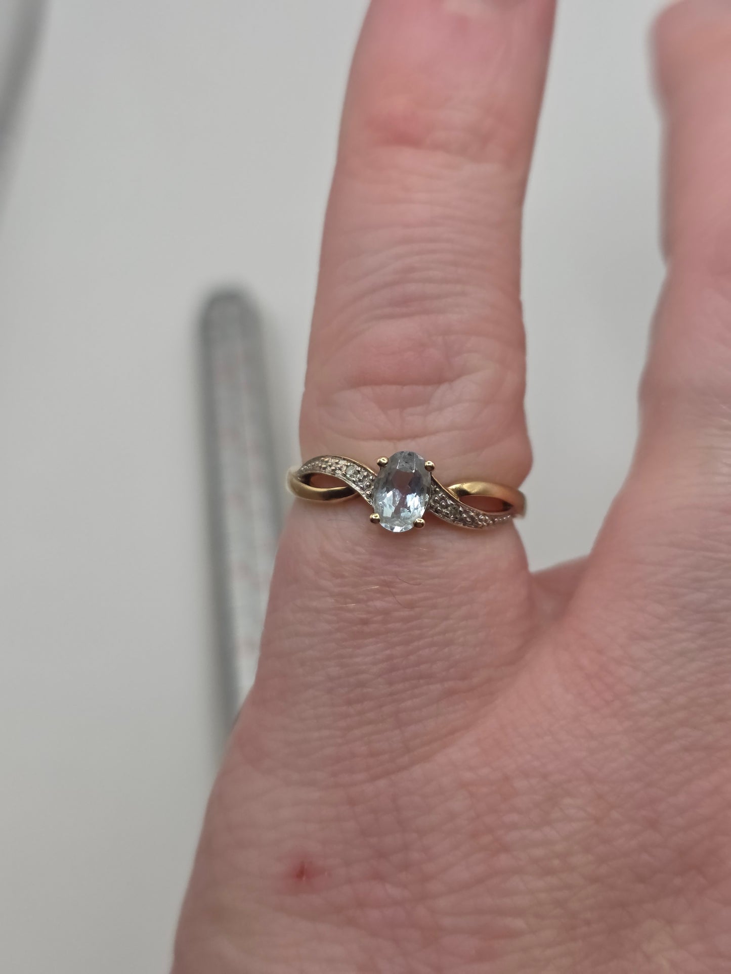 9ct gold aquamarine and diamond ring