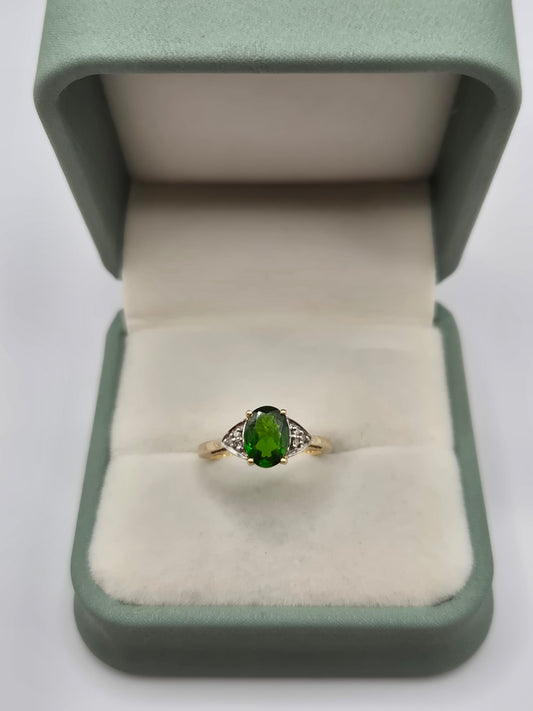 9ct gold diopside and diamond ring