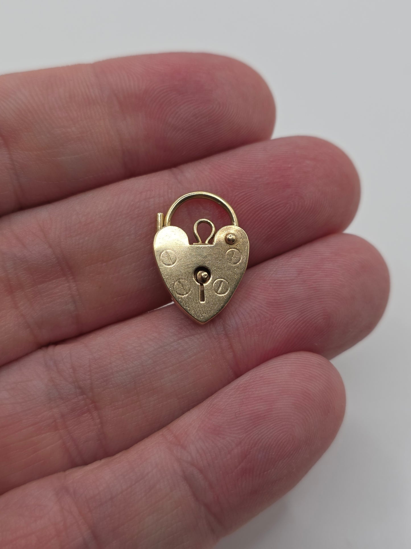 9ct gold padlock 36