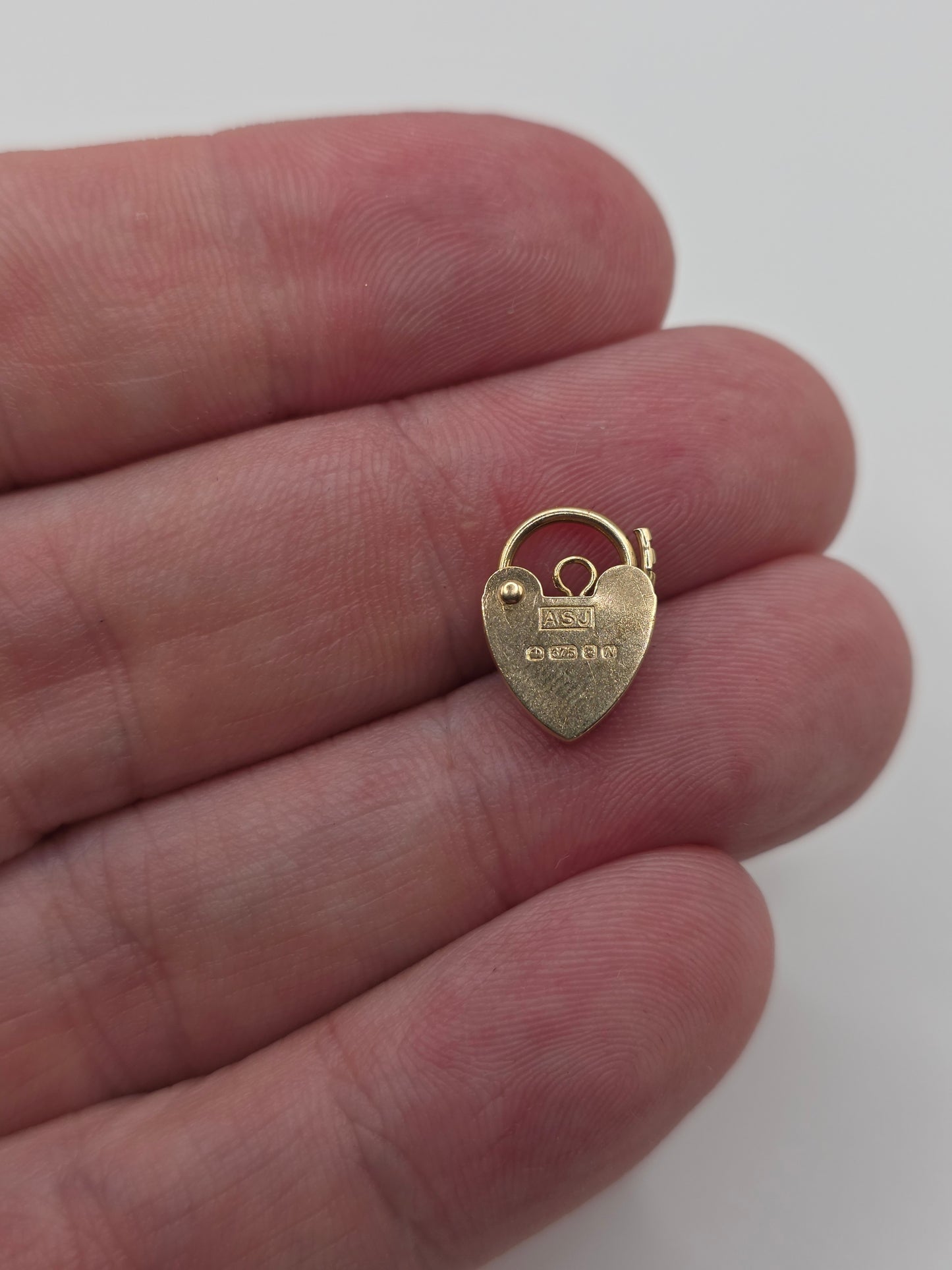 9ct gold padlock 58