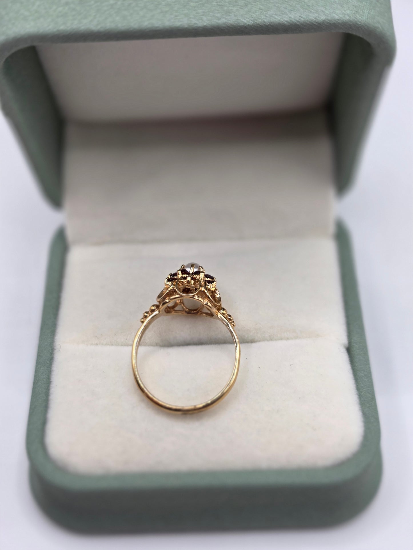 9ct gold garnet and pearl ring