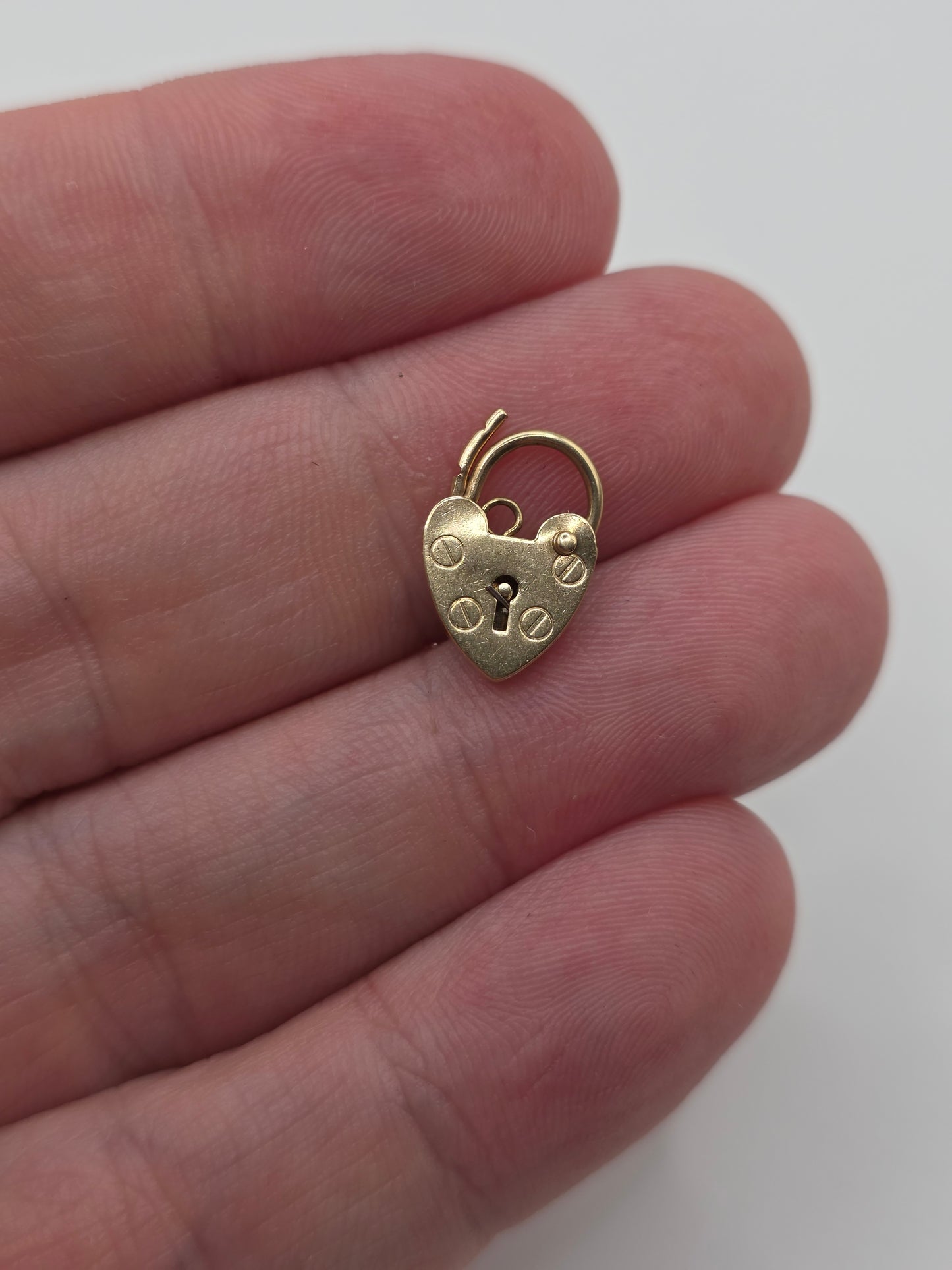 9ct gold padlock 60