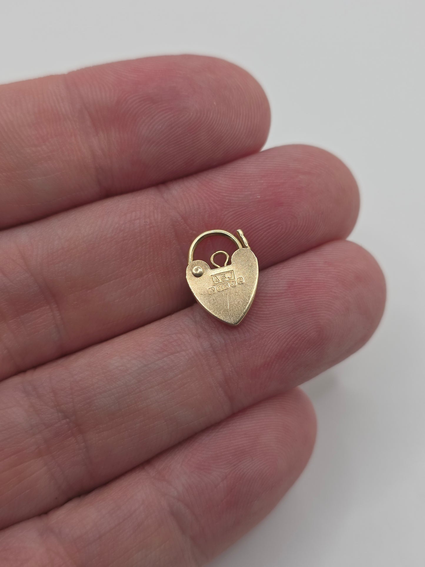 9ct gold padlock 17