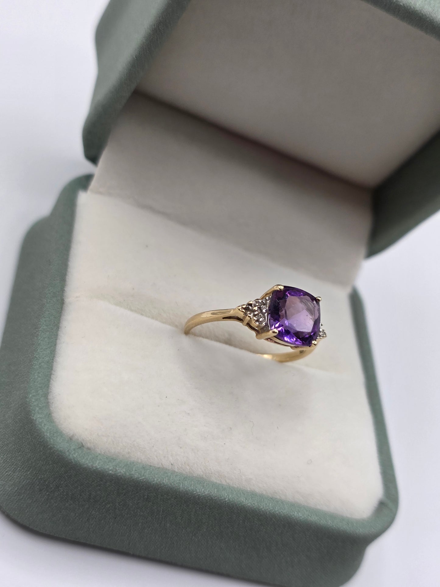 9ct gold amethyst and diamond ring