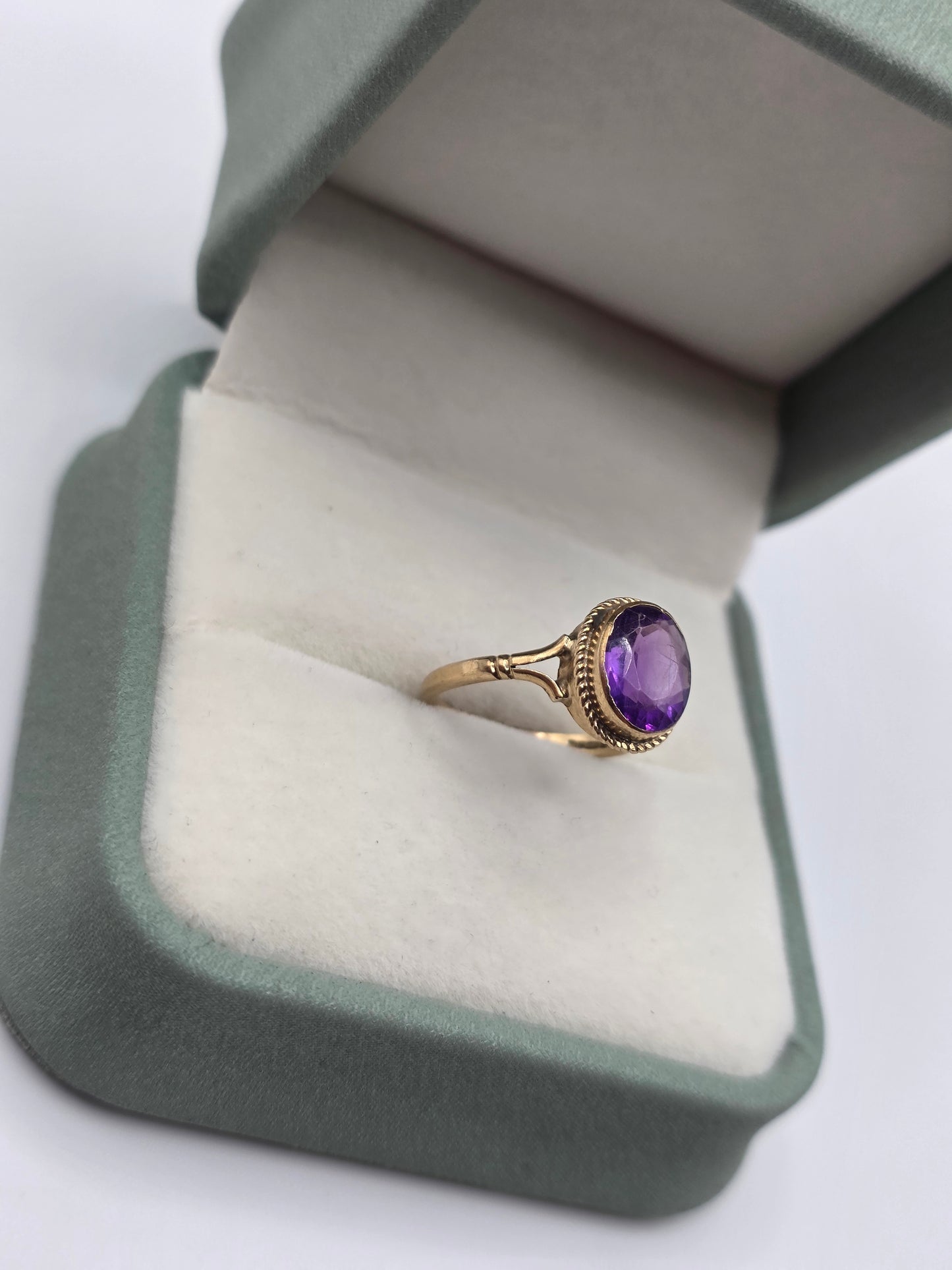 9ct gold amethyst ring