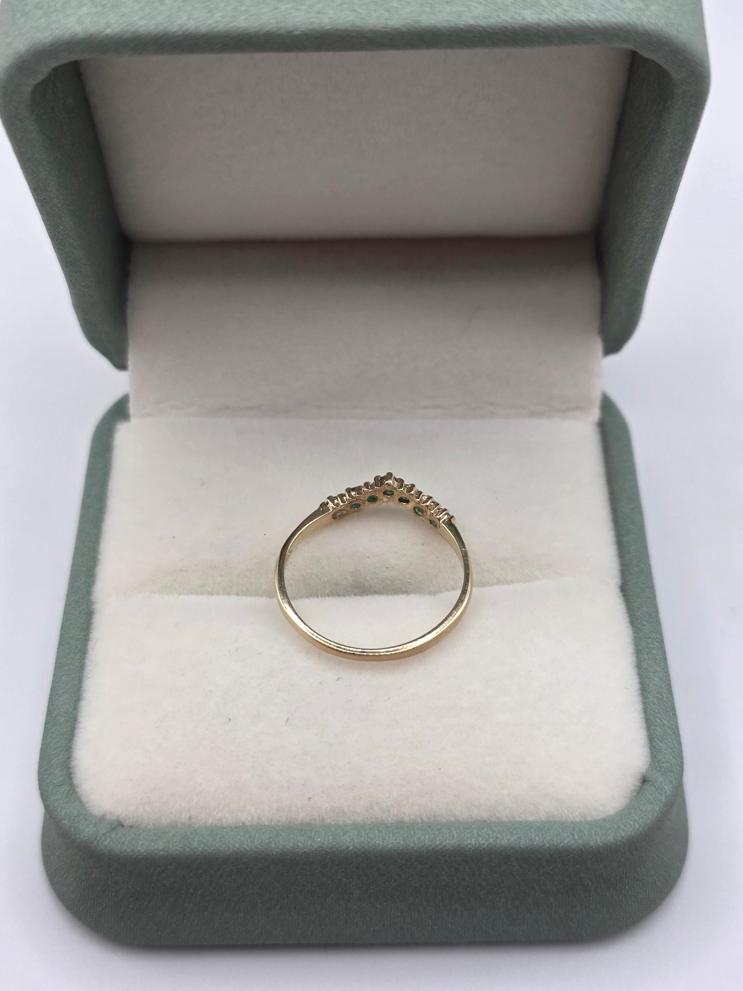 9ct gold emerald wishbone ring