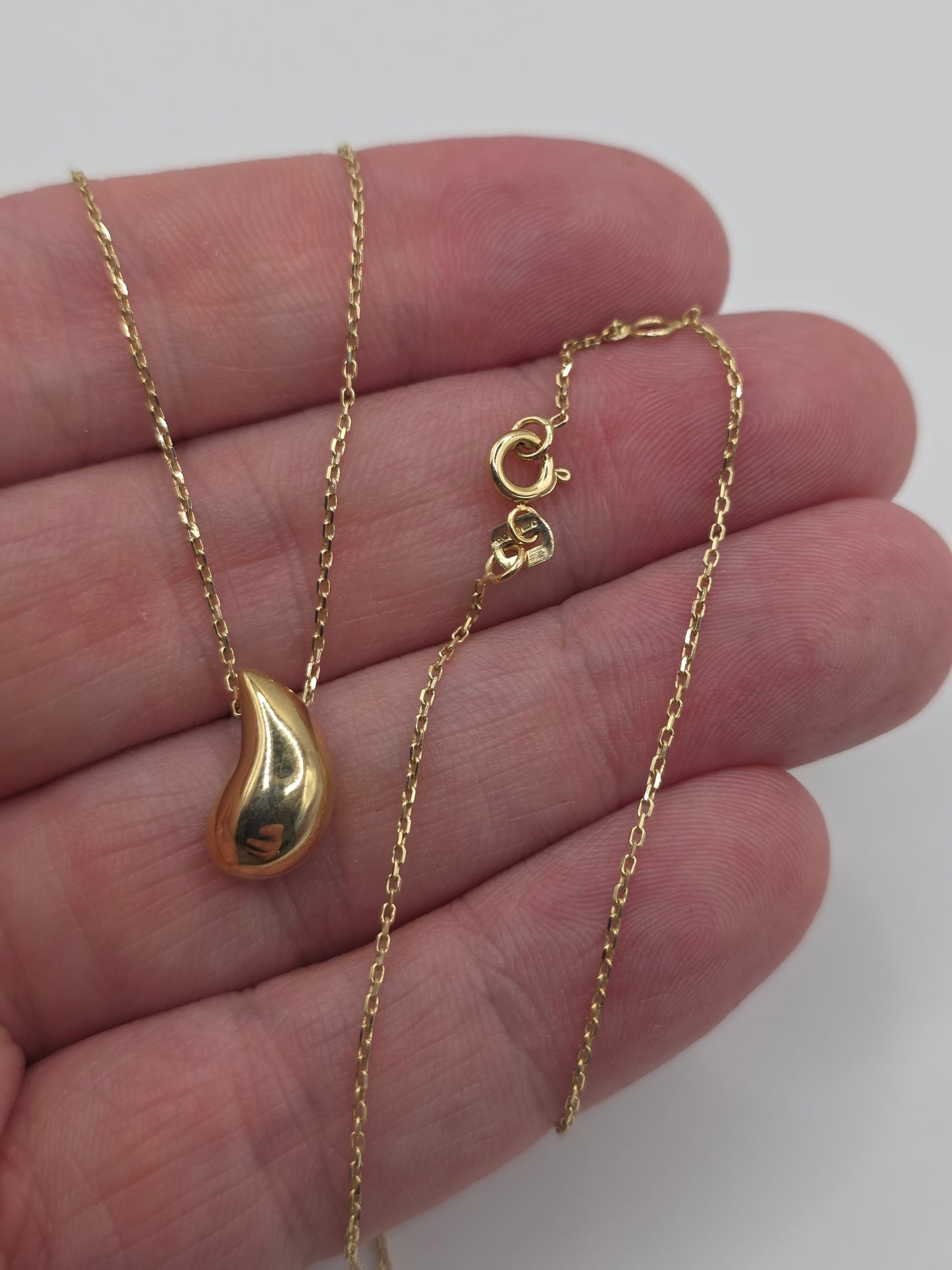 9ct gold droplet necklace