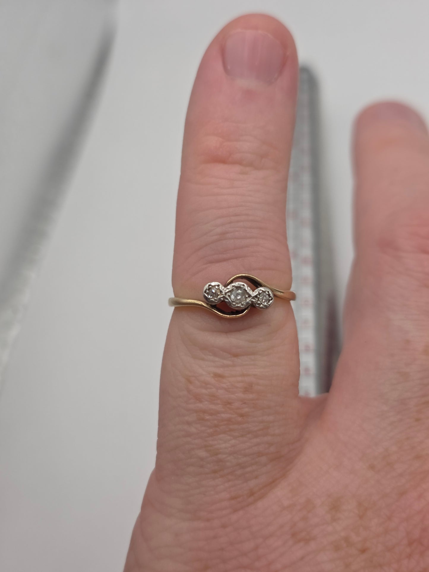 Vintage 9ct gold and platinum diamond ring