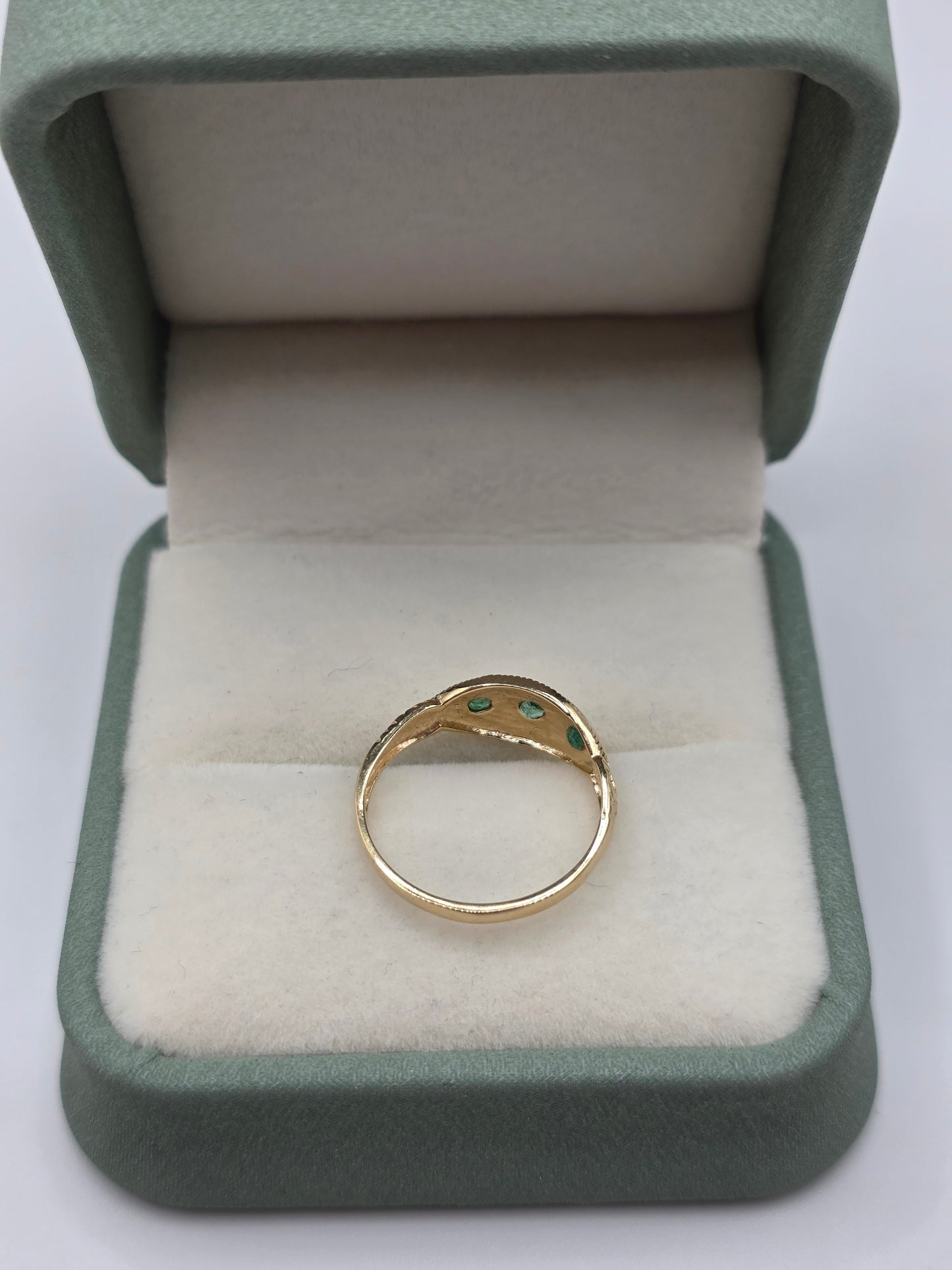9ct gold emerald gypsy ring