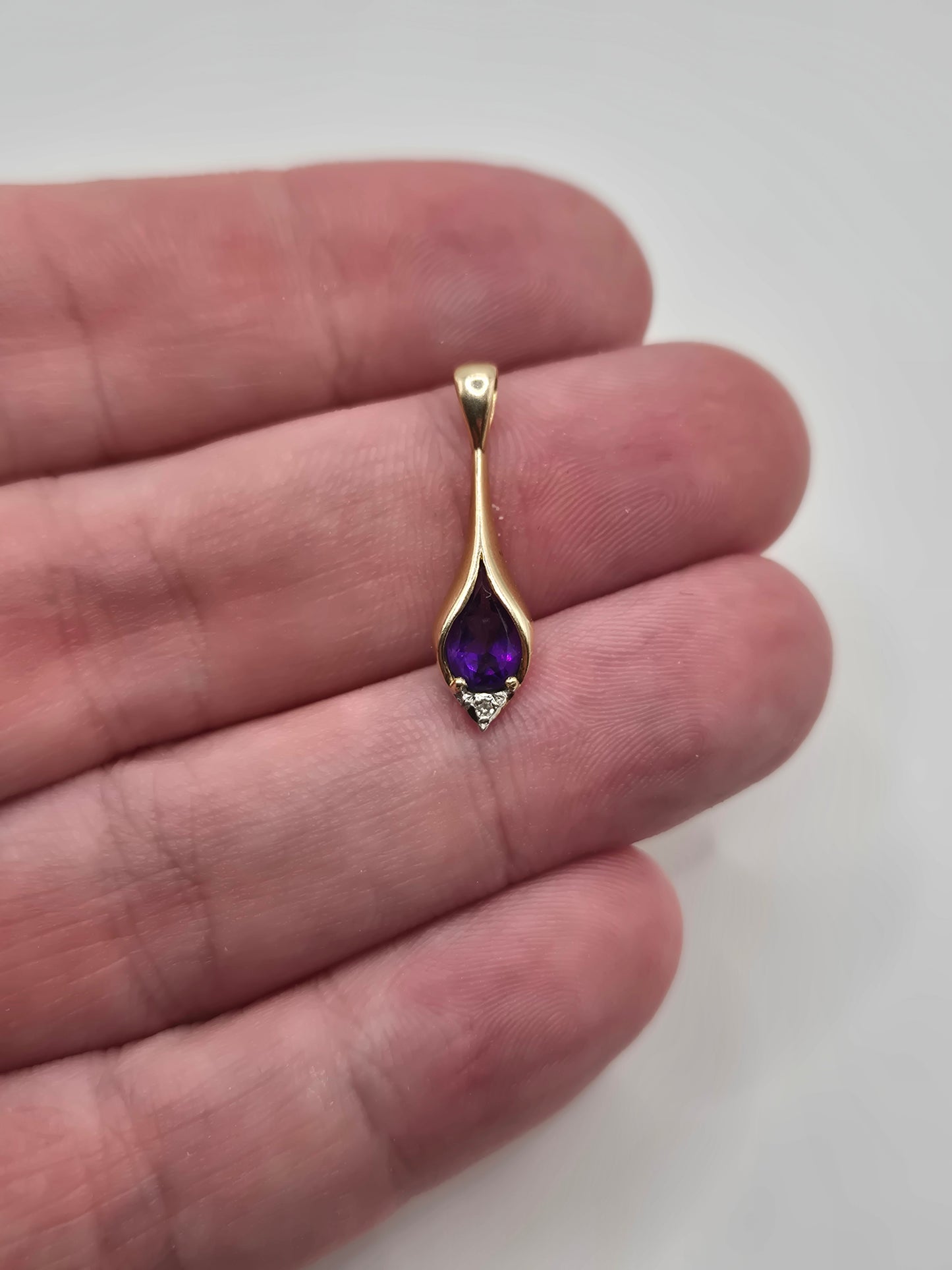 9ct gold amethyst and diamond pendant