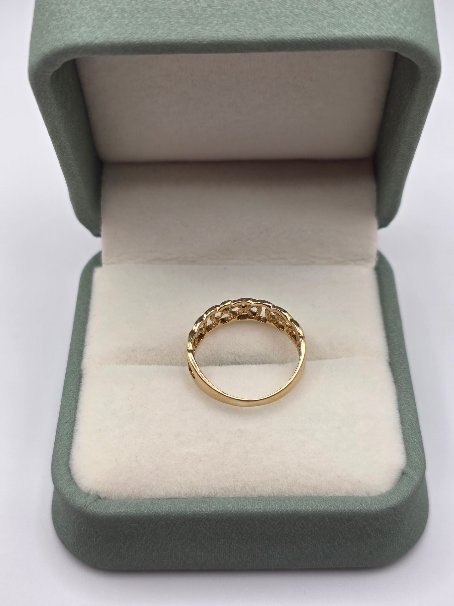9ct gold celtic ring