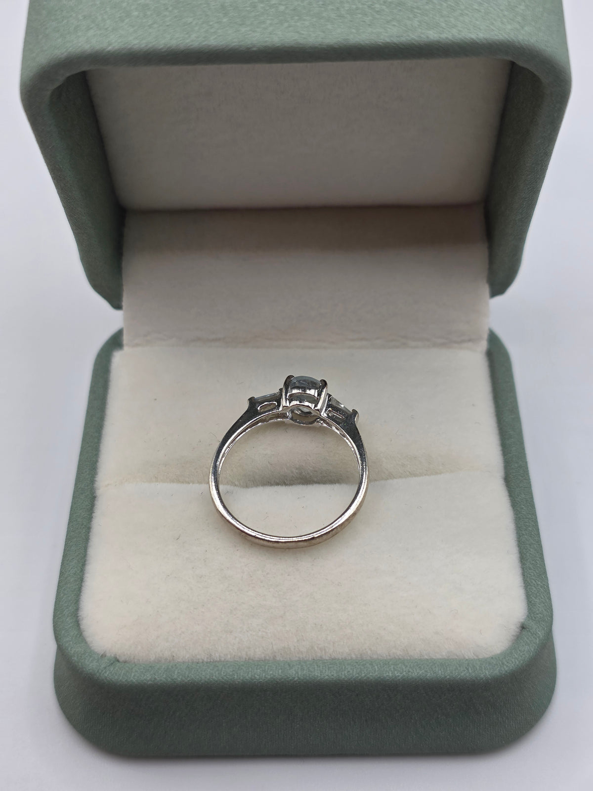 9ct white gold aquamarine ring