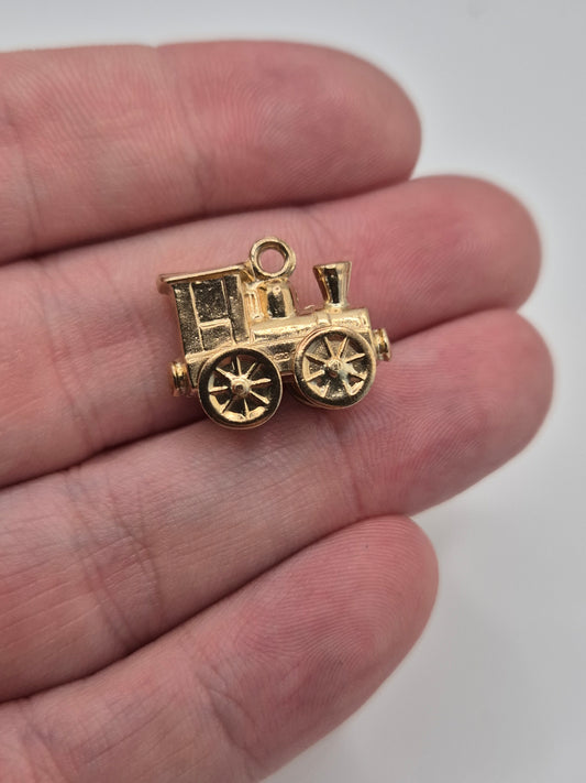 9ct gold train charm/pendant
