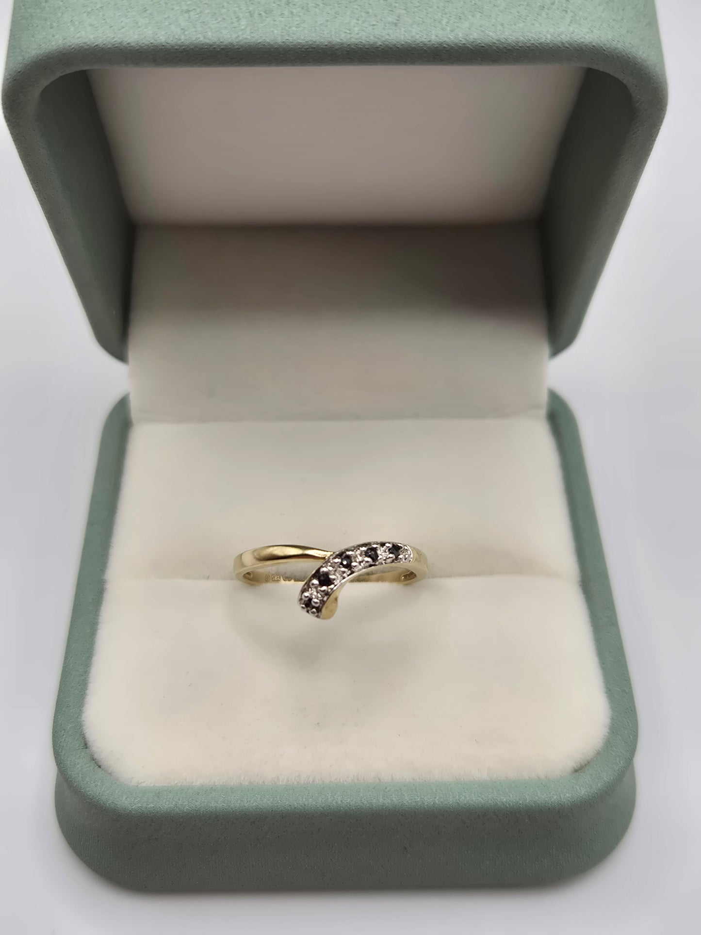 9ct gold sapphire and diamond ring