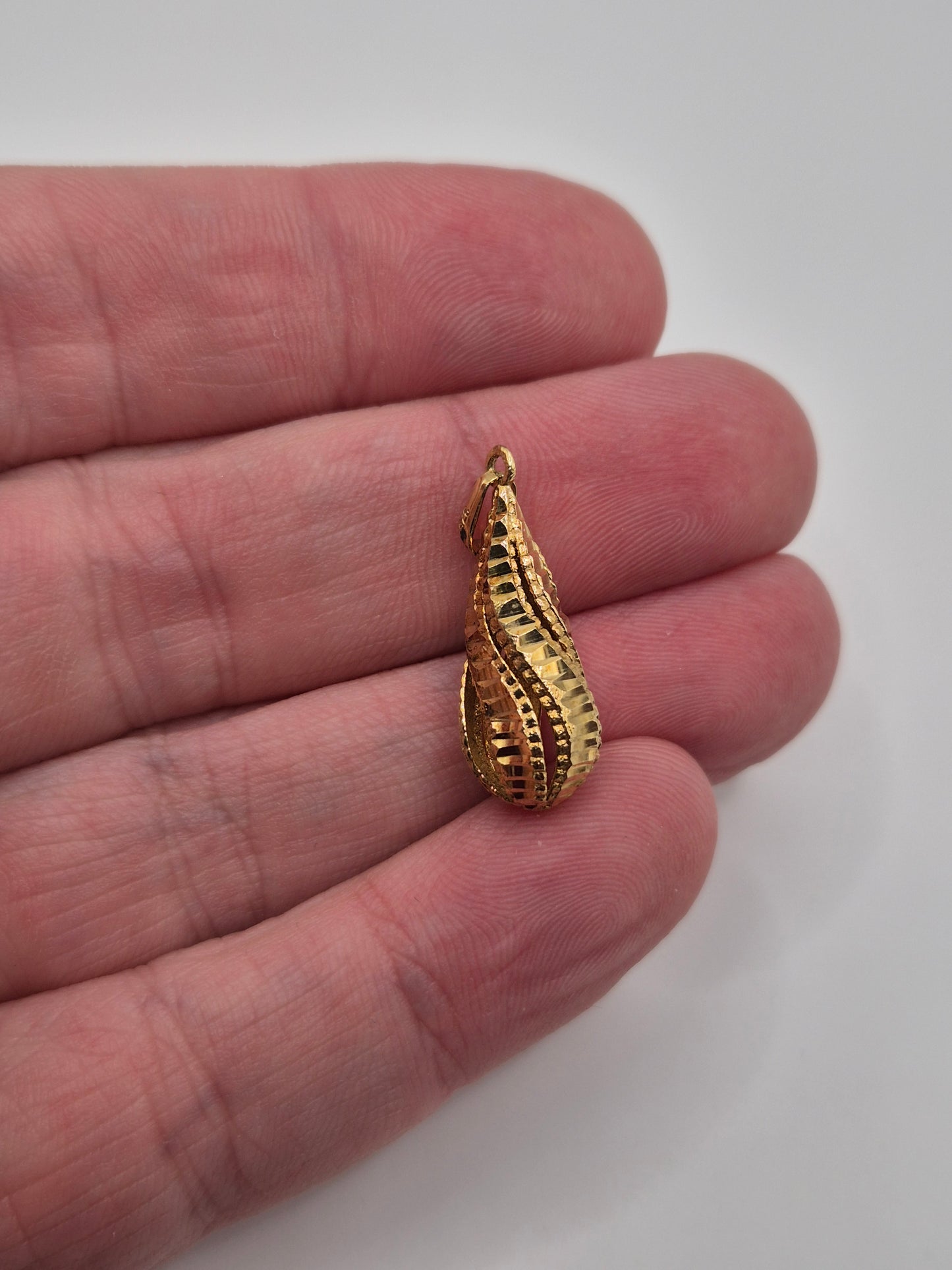 9ct gold pendant