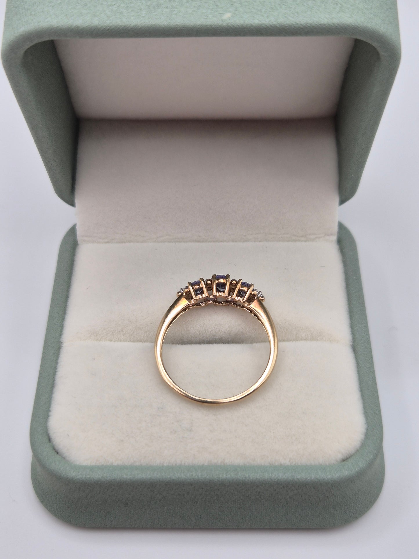 9ct gold tanzanite and diamond ring