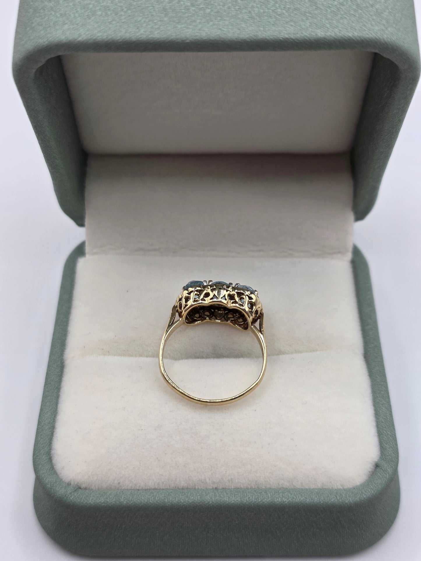 9ct gold aquamarine and diamond ring