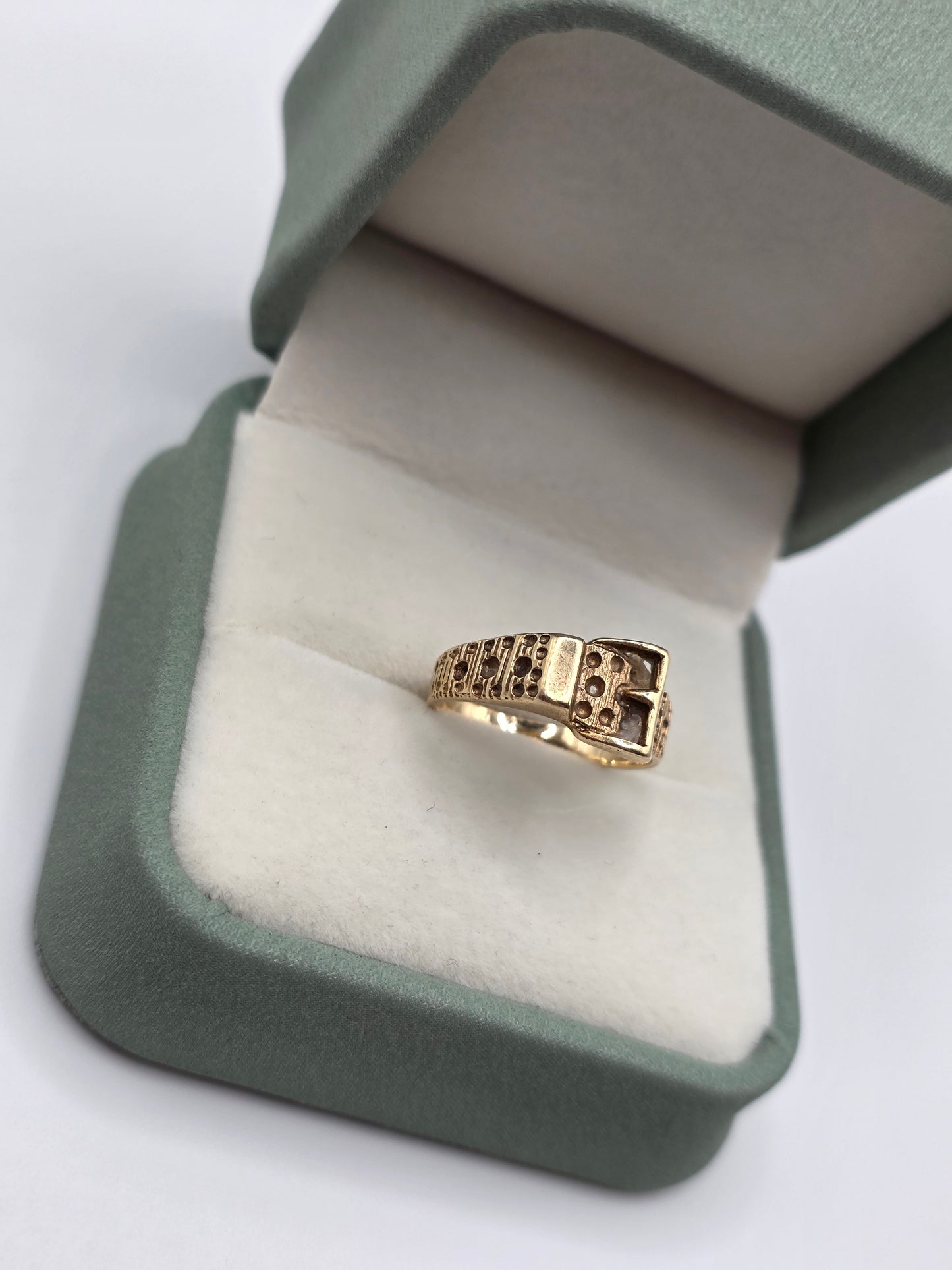 Vintage 9ct gold buckle ring
