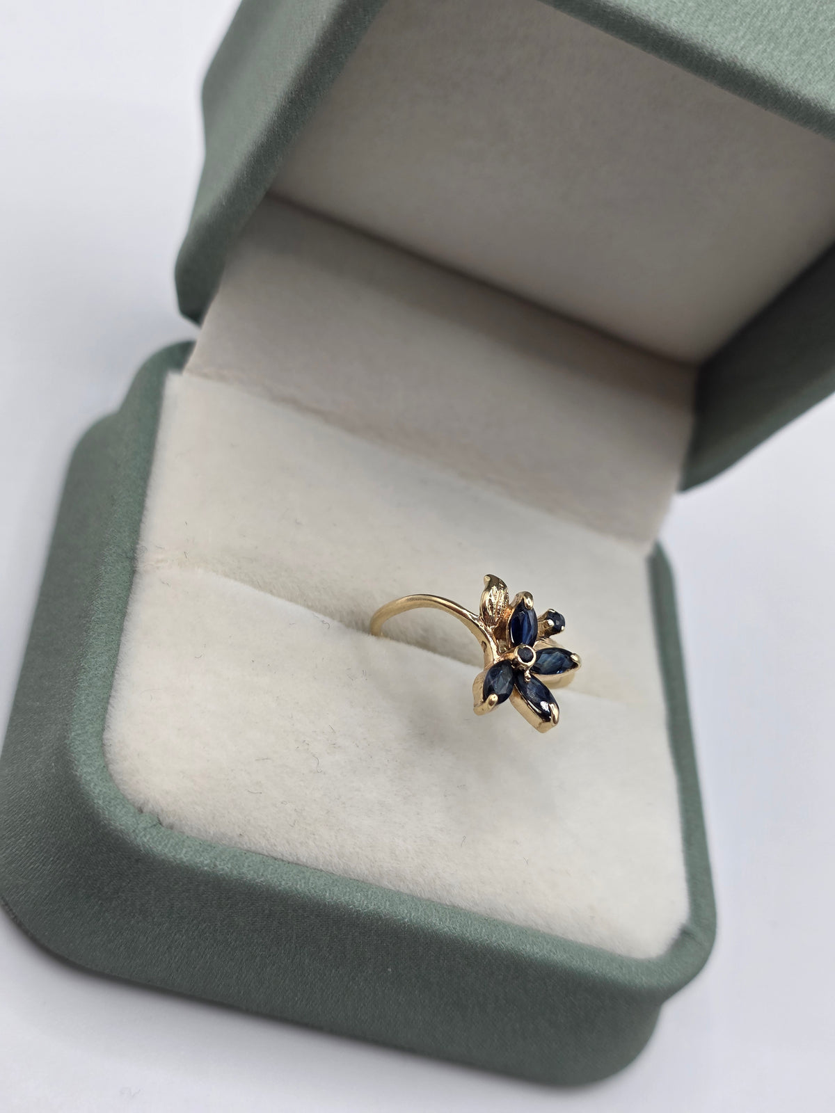 9ct gold sapphire flower ring