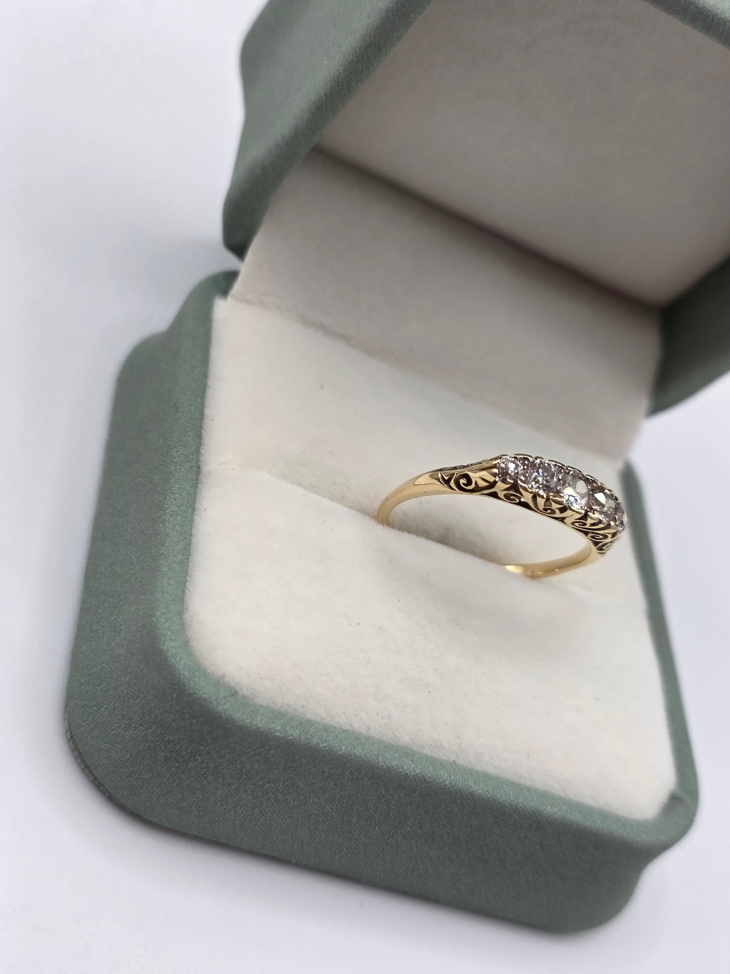 18ct gold diamond ring