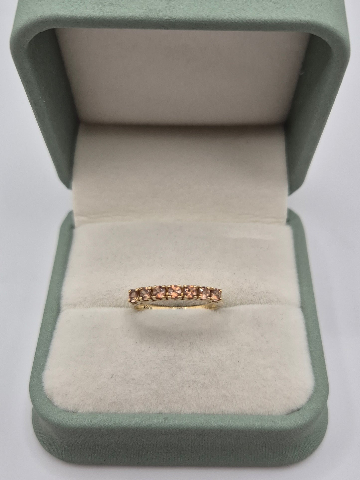 9ct gold quartz ring