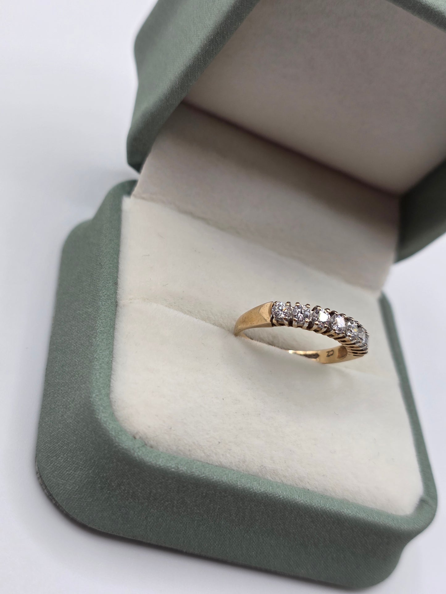 9ct gold cz ring