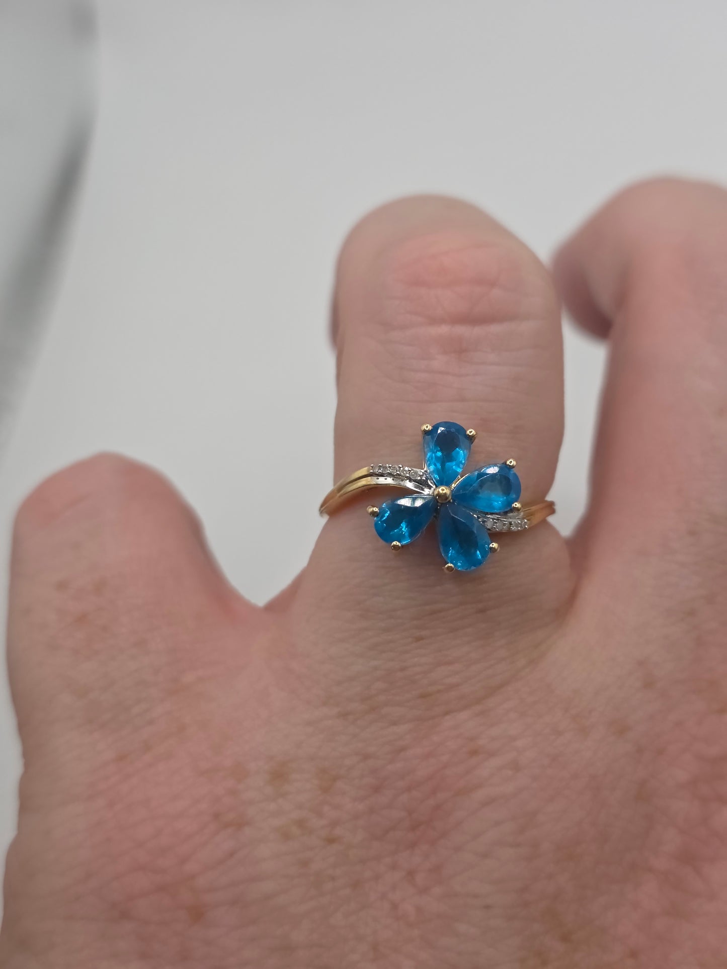 9ct gold topaz and diamond ring