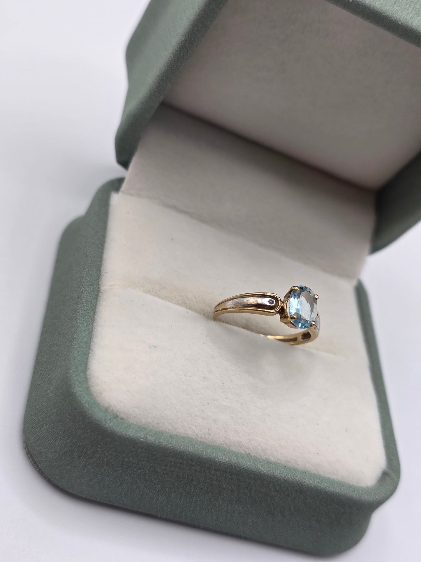 9ct two tone gold aquamarine ring