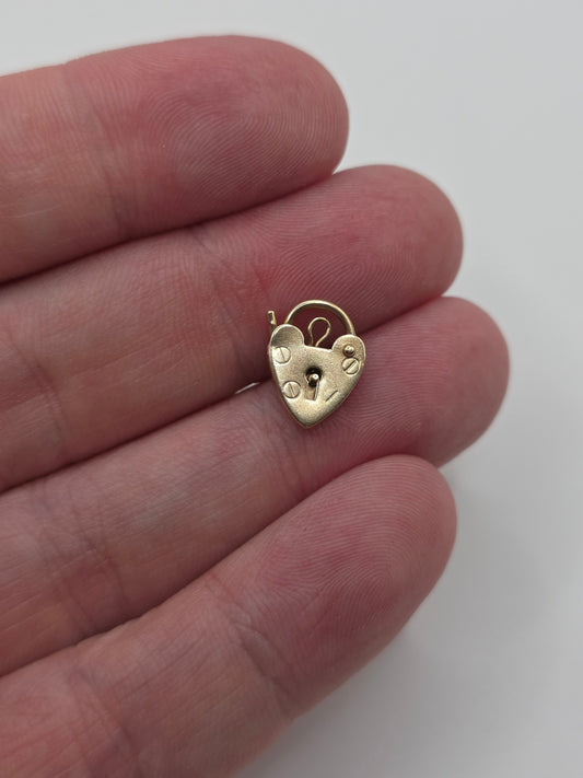 9ct gold padlock 68