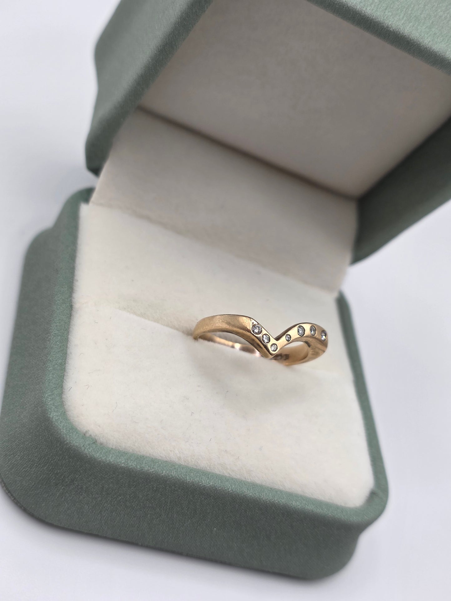 9ct gold diamond ring