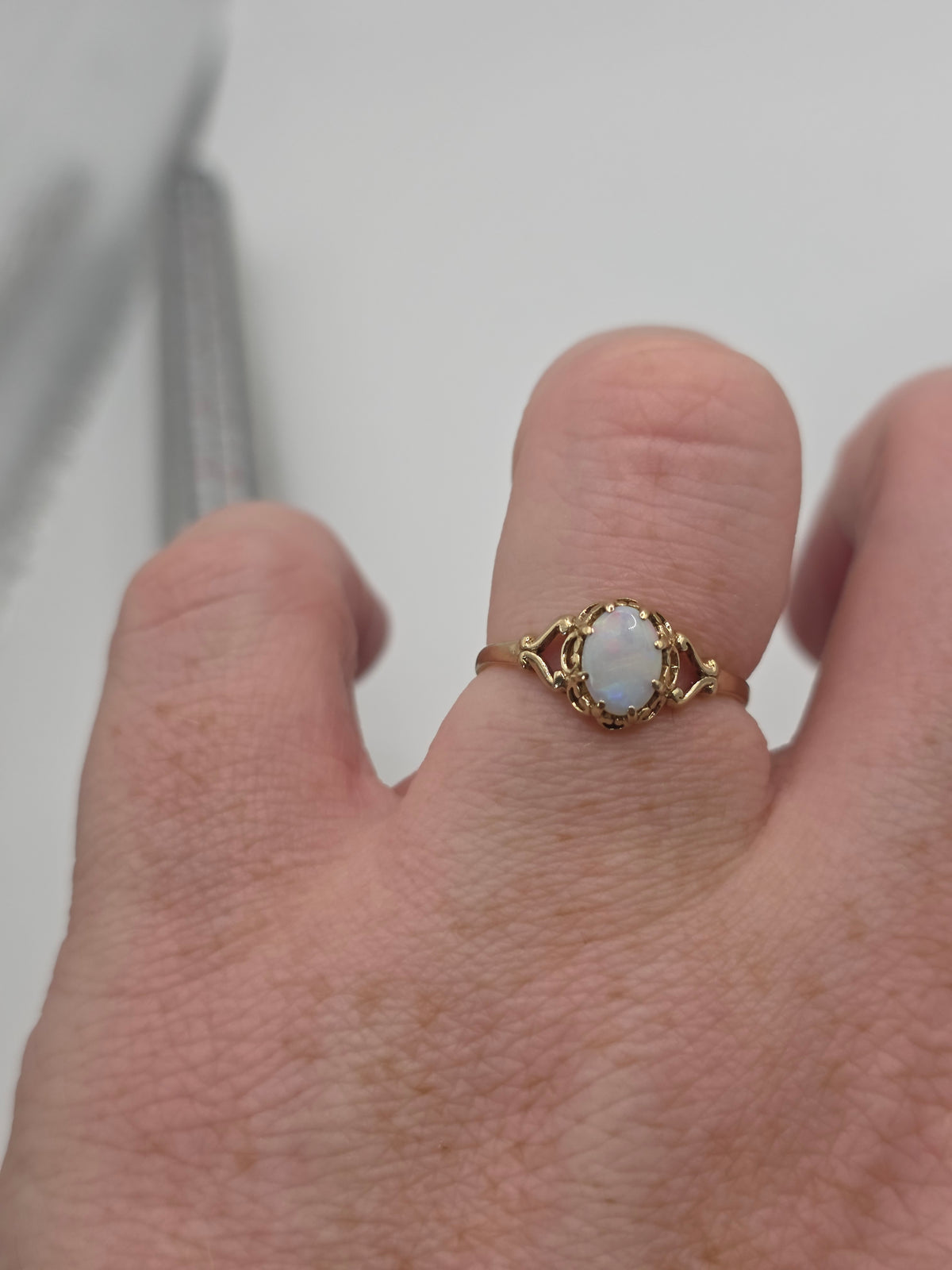 9ct gold opal ring