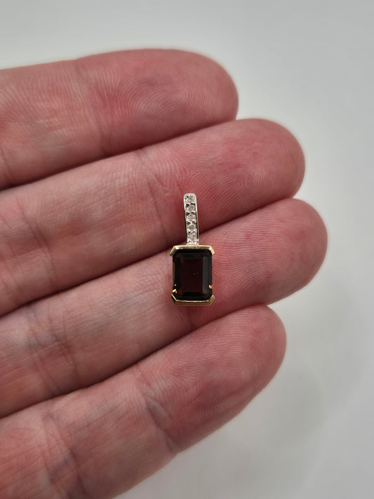 9ct gold smokey quartz and diamond pendant