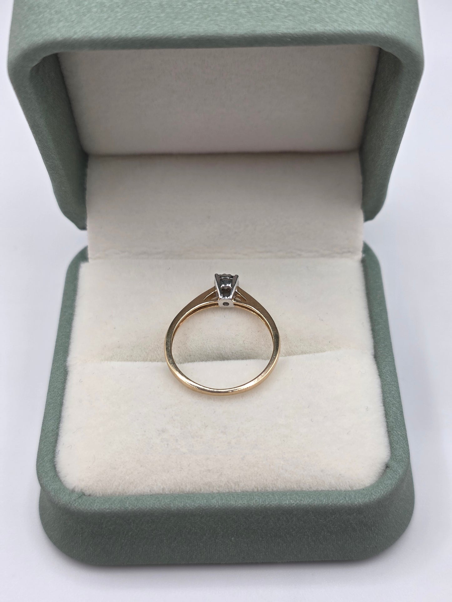 9ct gold diamond ring