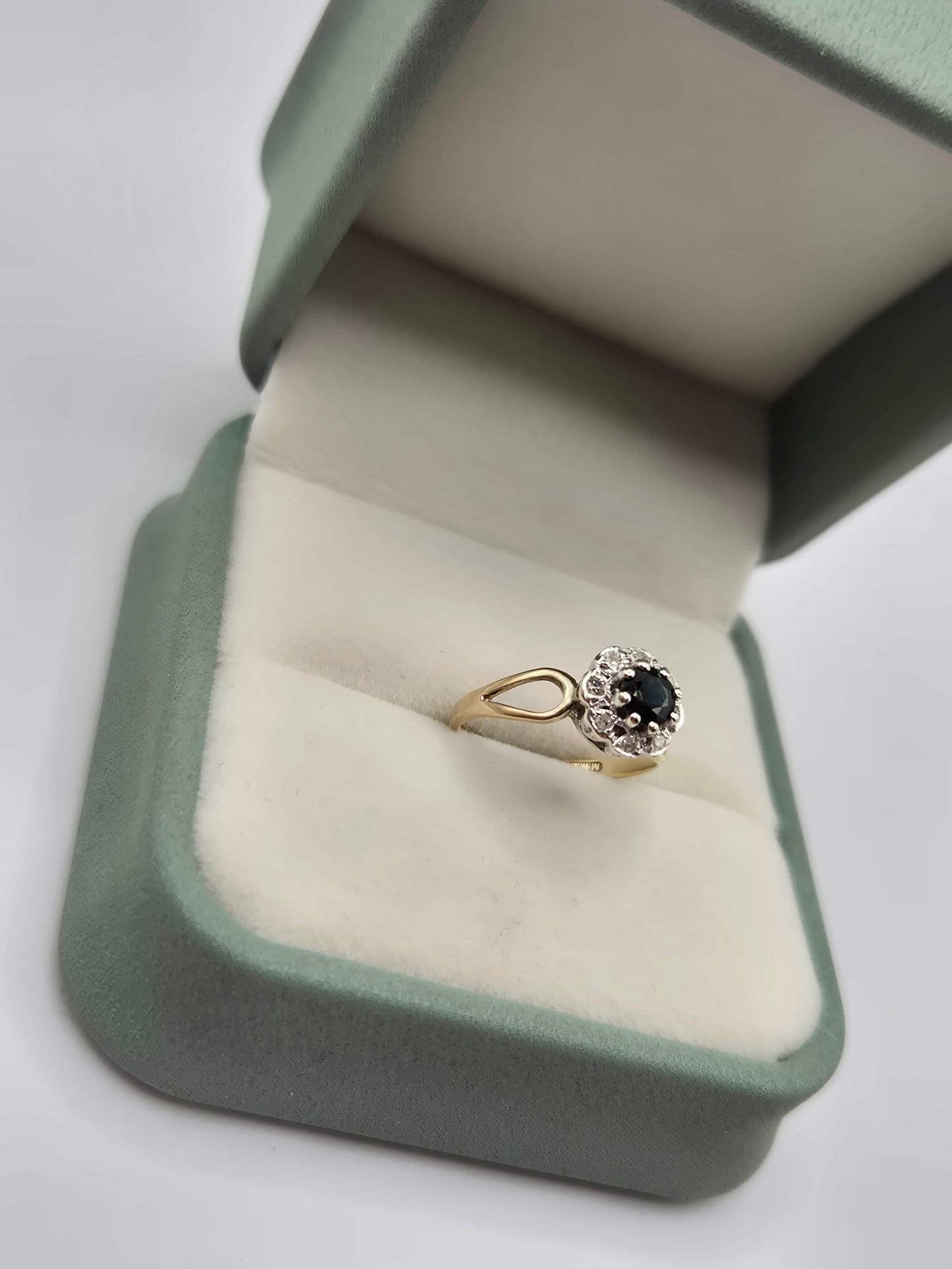 9ct gold sapphire and diamond ring