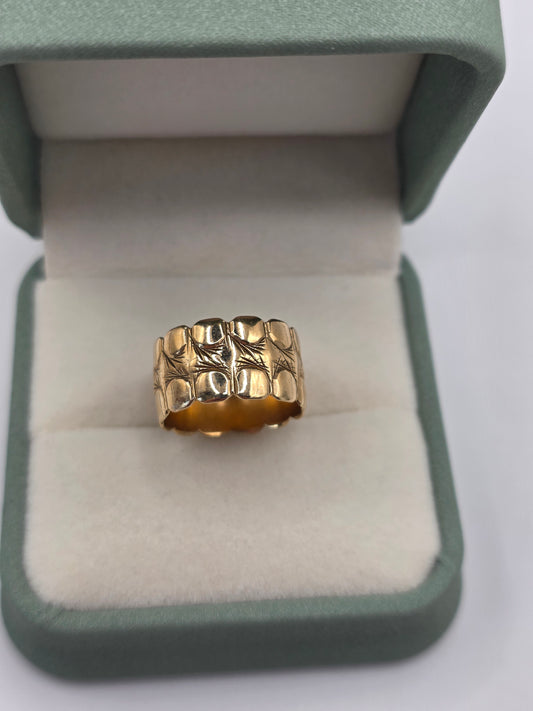9ct gold patterned band ring