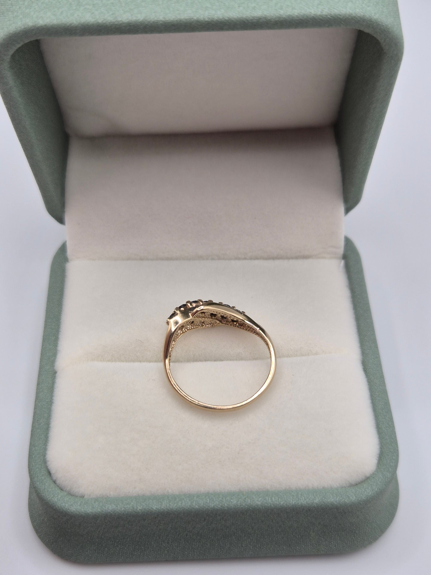 9ct gold sapphire and diamond ring