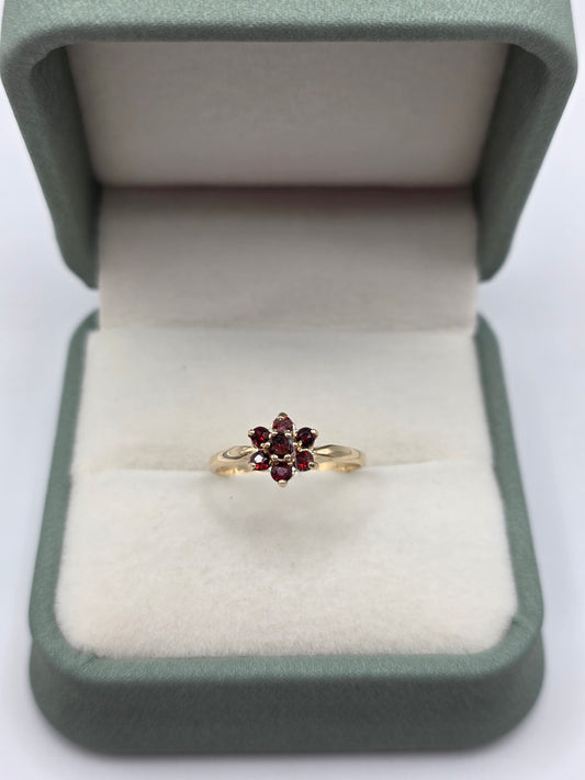 9ct gold garnet cluster ring