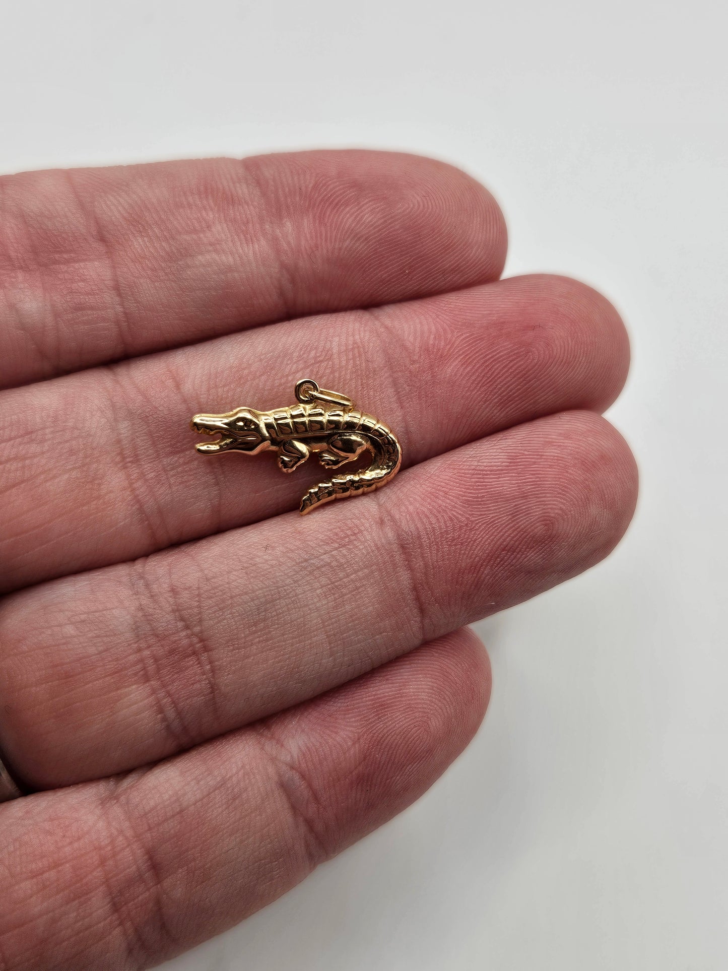 9ct gold crocodile charm