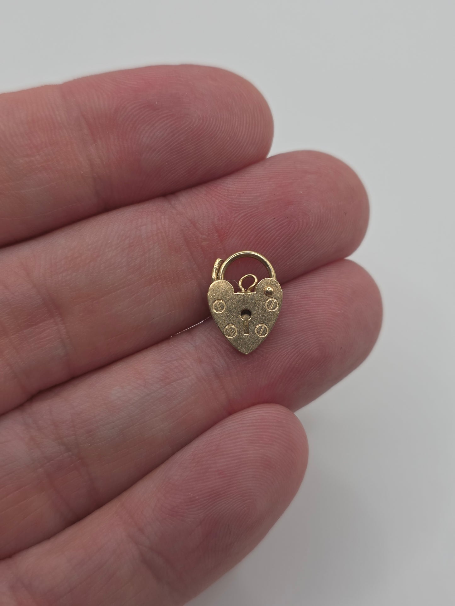 9ct gold padlock 8