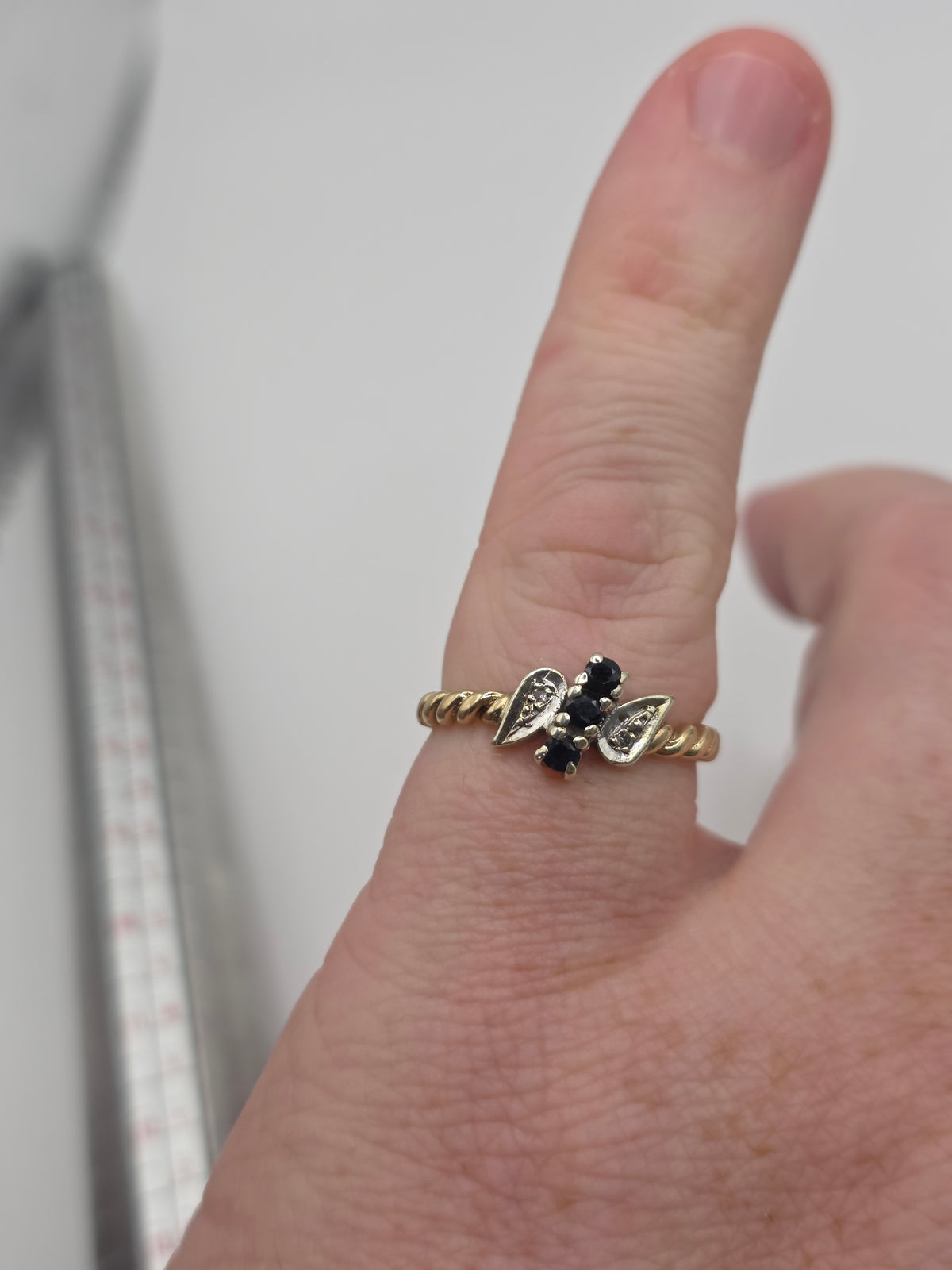 9ct gold sapphire and diamond ring