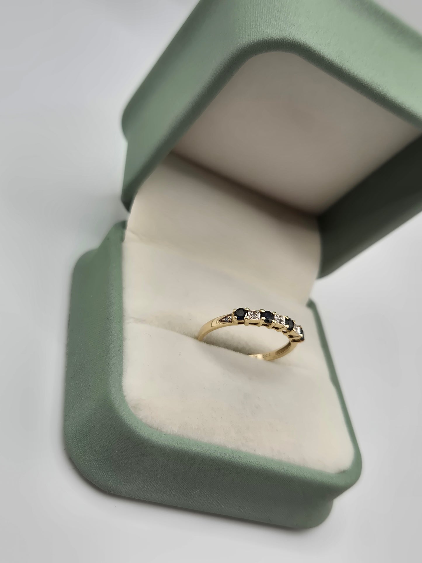 9ct gold sapphire and diamond ring