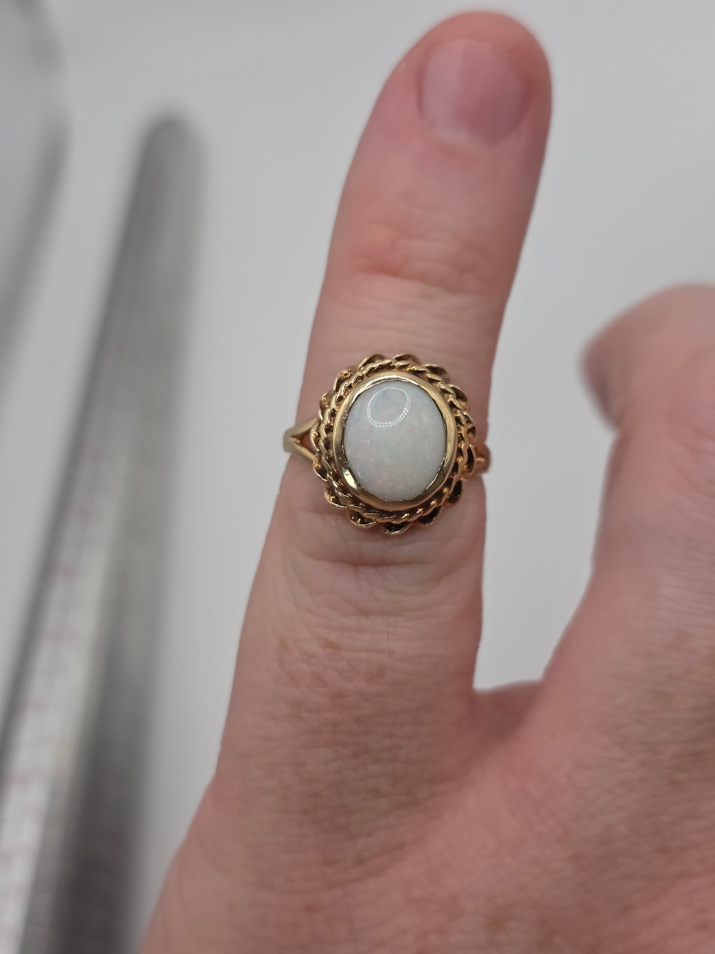 9ct gold opal ring
