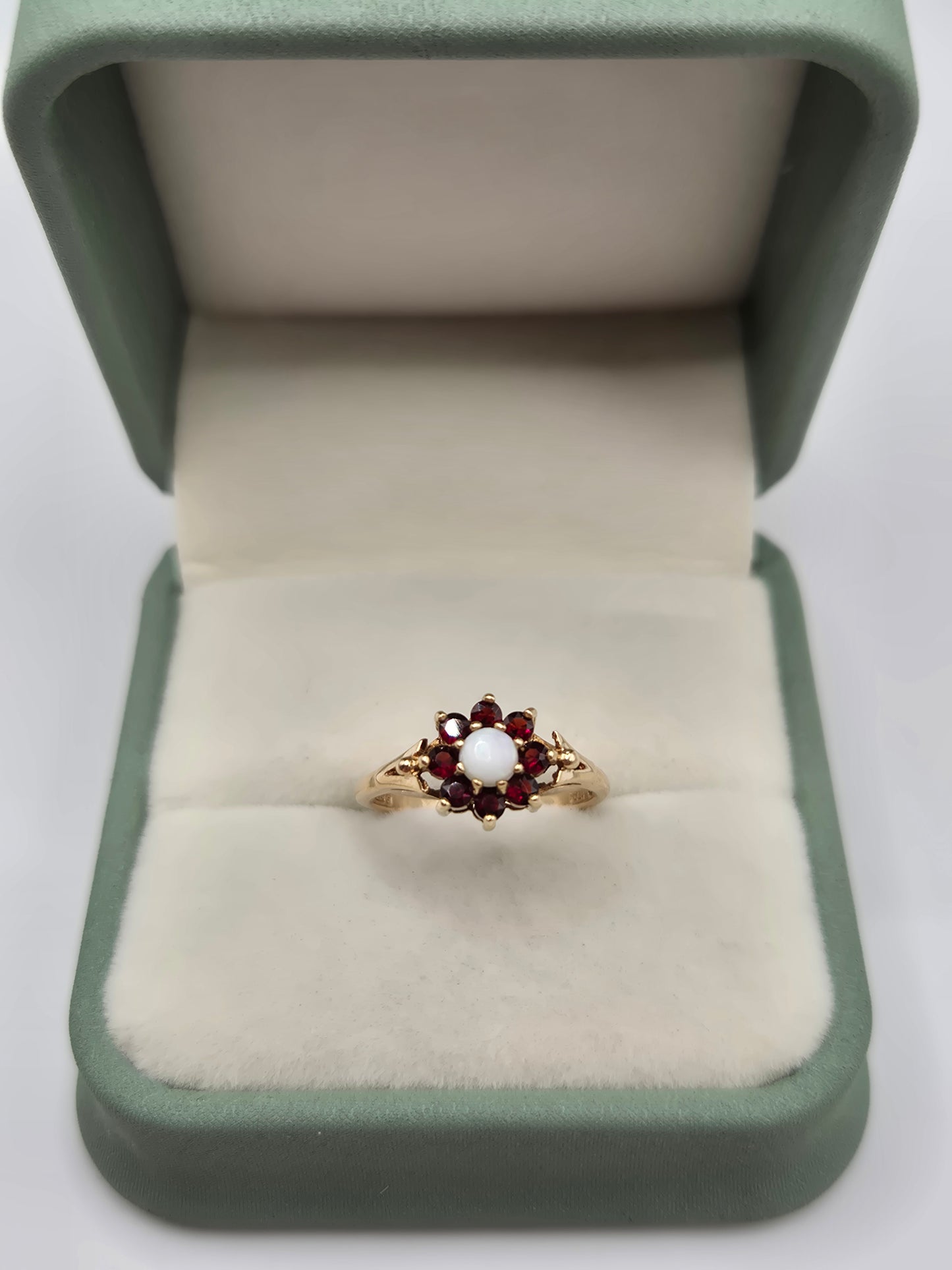 9ct gold opal and garnet ring