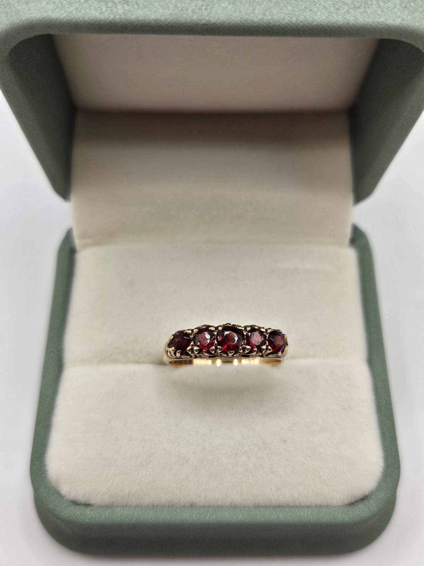 9ct gold garnet ring