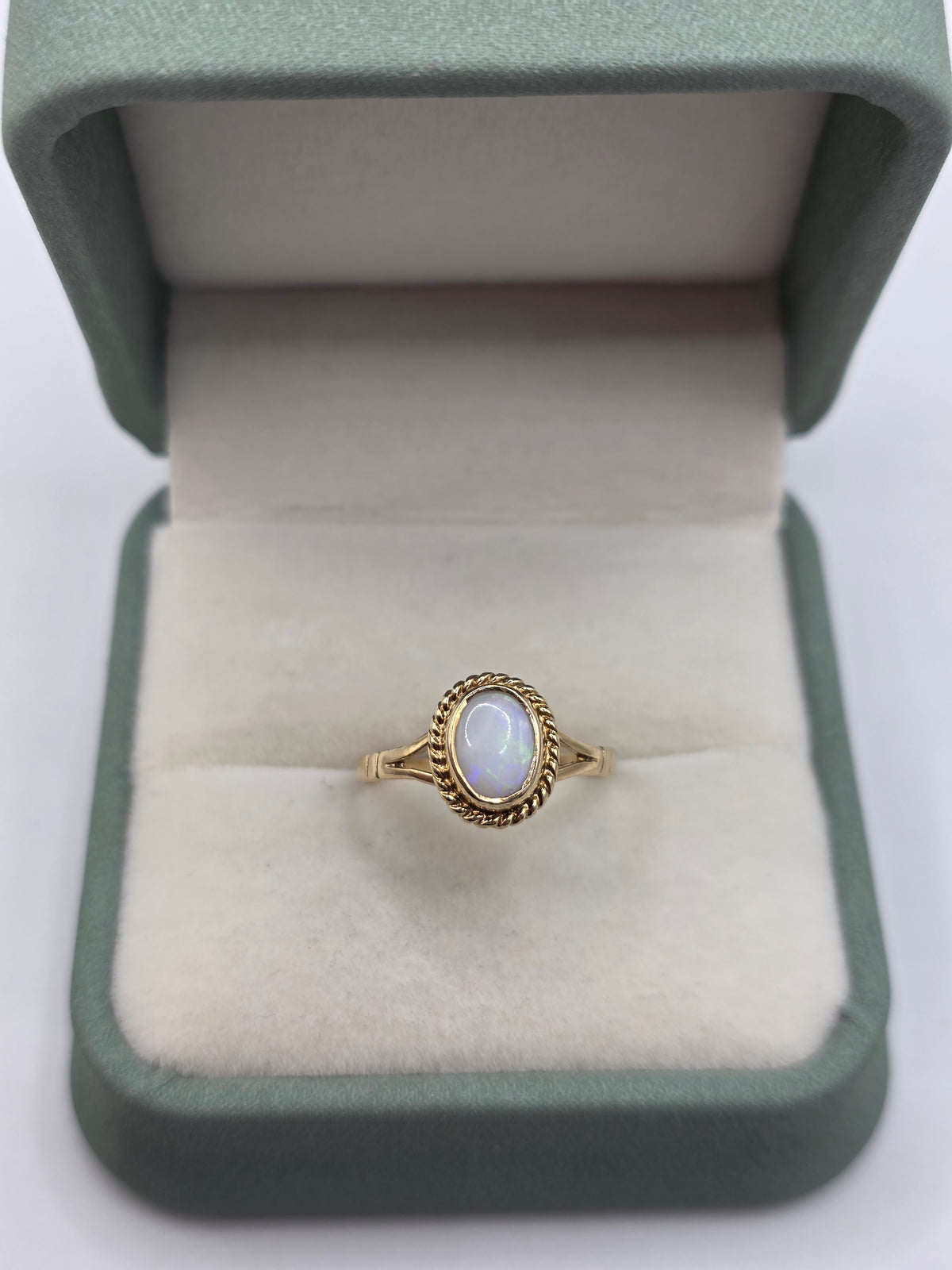 9ct gold opal ring
