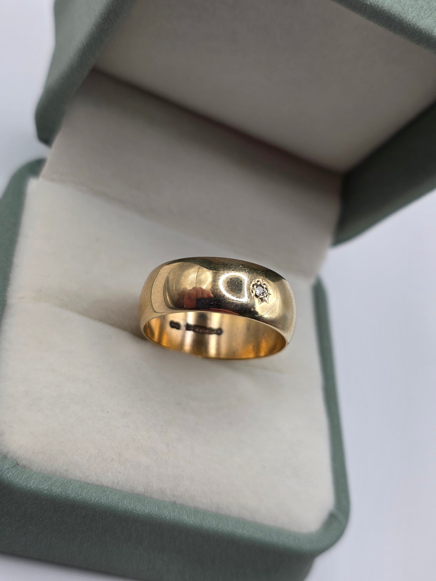 Heavy 9ct gold diamond gypsy ring